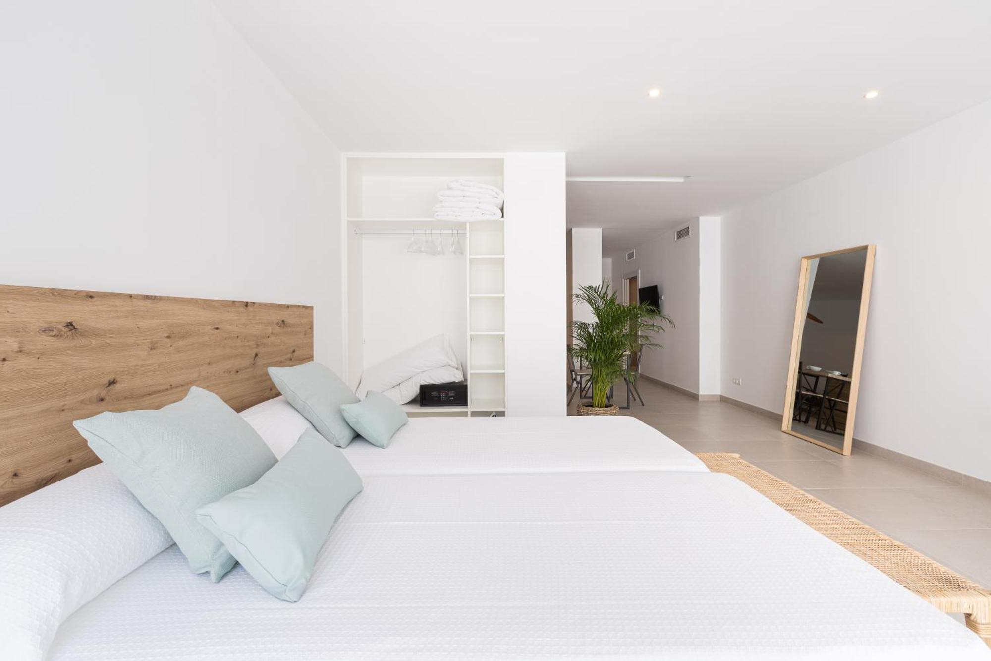 Bossa Bay Suites With Private Pool - Mc Apartments Ibiza Extérieur photo